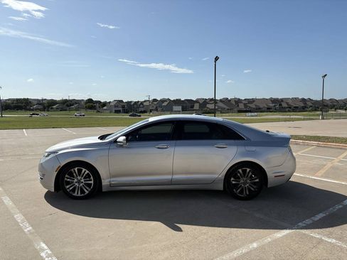 Used 2013 Lincoln MKZ FWD image 2