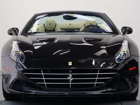 Used 2015 Ferrari California T RWD image 4