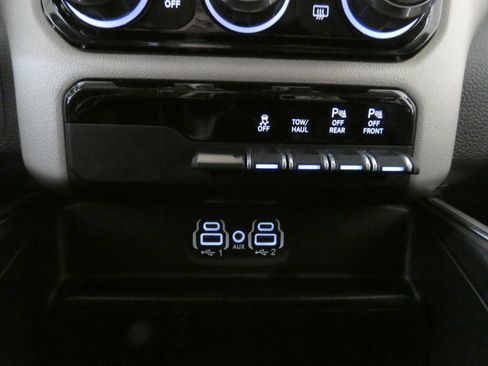 Used 2020 RAM 1500 Laramie image 16