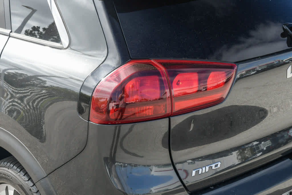 Used 2022 Kia Niro EX FWD image 6