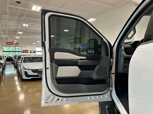 Used 2024 Ford F250 XLT w/ FX4 Off-Road Package image 16