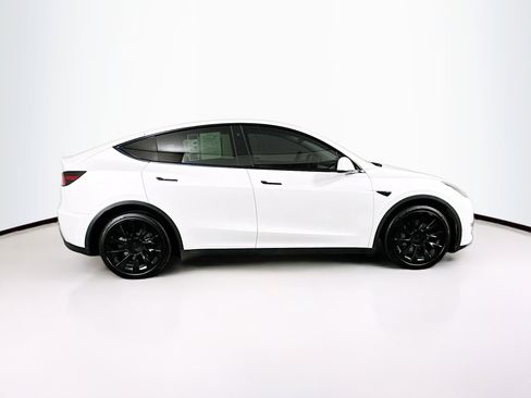 Used 2021 Tesla Model Y Long Range image 10