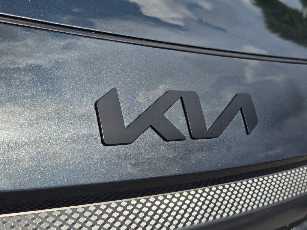 Certified 2025 Kia Seltos X-Line AWD/4WD image 5