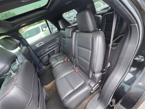 Used 2015 Ford Explorer XLT w/ Equipment Group 202A AWD/4WD image 17