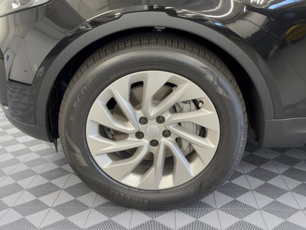 New 2026 Land Rover Discovery S AWD/4WD image 13