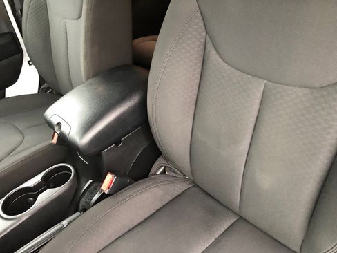 Used 2015 Jeep Wrangler Sport image 20