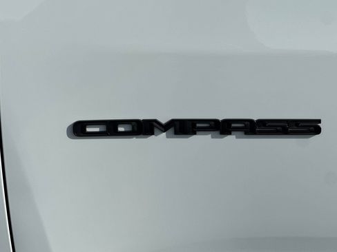 New 2026 Jeep Compass Latitude image 33