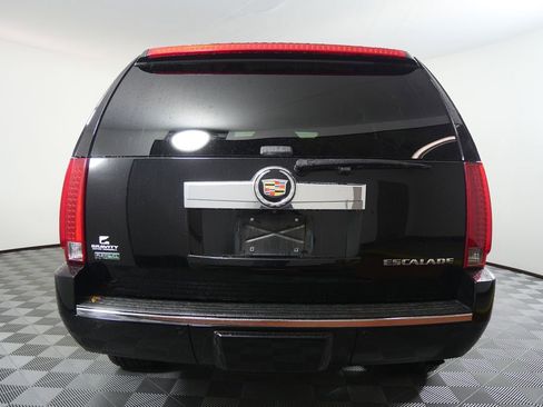 Used 2010 Cadillac Escalade AWD image 4