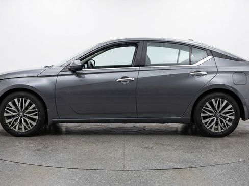 Used 2025 Nissan Altima 2.5 SV image 5