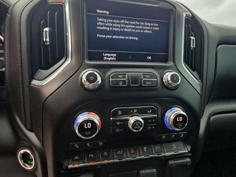 Used 2021 GMC Sierra 1500 AT4 w/ AT4 Value Package AWD/4WD image 17