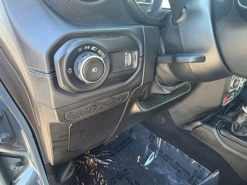 Used 2024 Jeep Wrangler Unlimited Rubicon AWD/4WD image 14