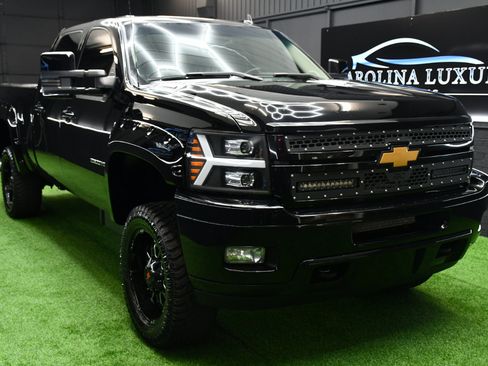 Used 2014 Chevrolet Silverado 2500 LTZ w/ LTZ Plus Package image 4