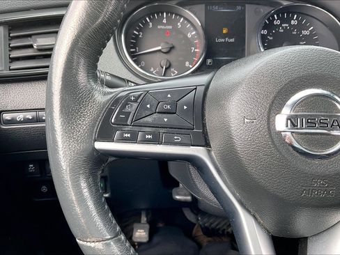 Used 2017 Nissan Rogue SL w/ SL Premium Package image 17