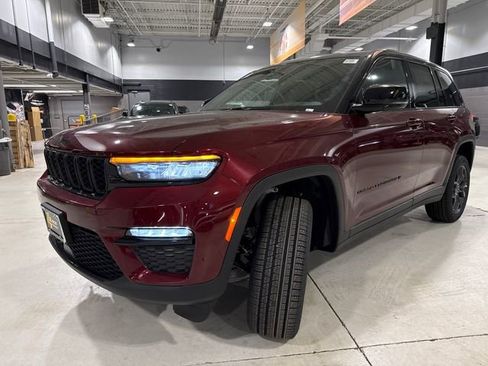 New 2025 Jeep Grand Cherokee Limited image 3