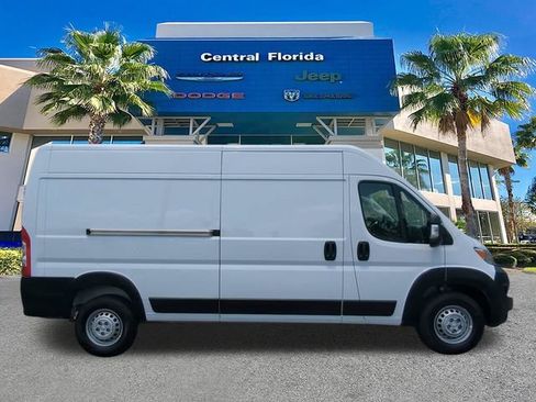 Used 2025 RAM ProMaster 2500 w/ Convenience Group FWD image 4