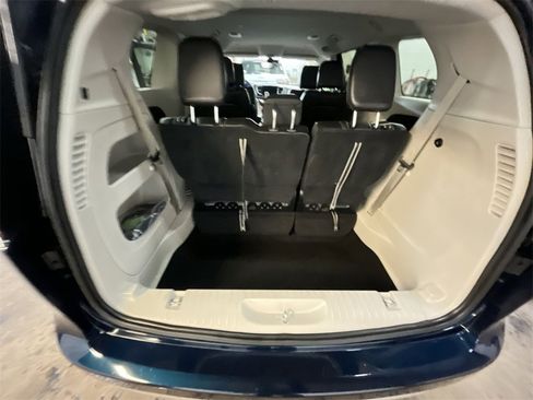 Used 2024 Chrysler Pacifica Touring-L image 23
