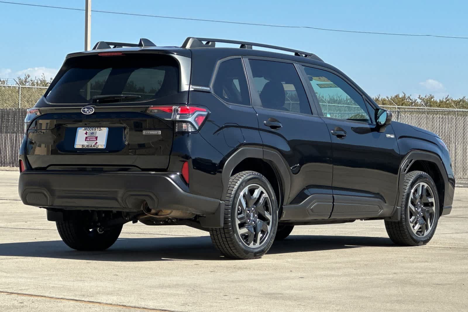 Used 2025 Subaru Forester Premium AWD/4WD image 3