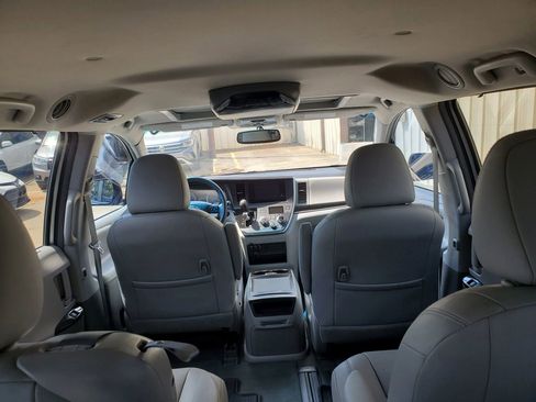 Used 2017 Toyota Sienna XLE w/ XLE Navigation Package FWD image 22