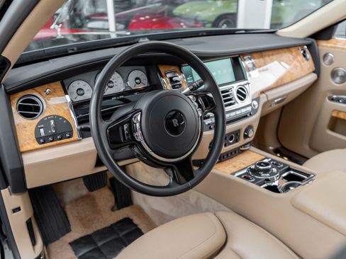 Used 2017 Rolls-Royce Ghost image 14