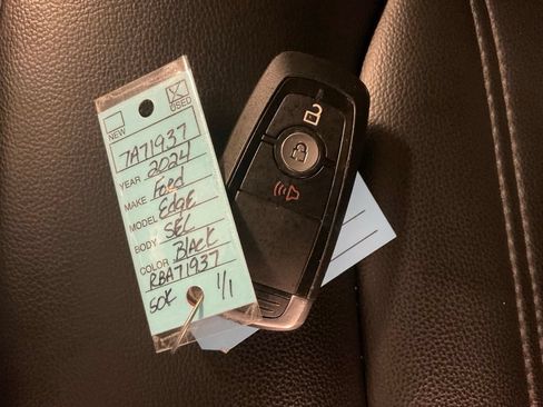 Used 2024 Ford Edge SEL AWD/4WD image 35