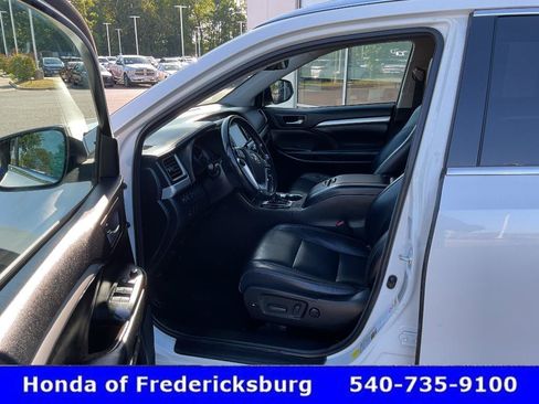 Used 2018 Toyota Highlander XLE AWD/4WD image 27