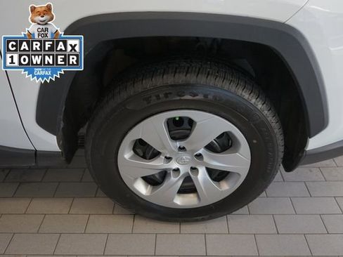 Used 2021 Toyota RAV4 LE image 14