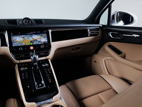 Certified 2026 Porsche Macan image 19