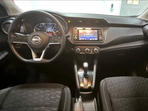Used 2022 Nissan Kicks S image 9
