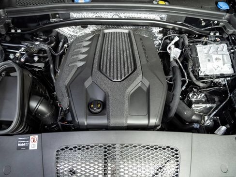 New 2026 Porsche Macan AWD/4WD image 35