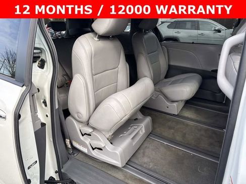 Used 2018 Toyota Sienna XLE w/ XLE Navigation Package image 11