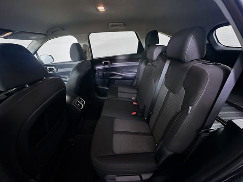 Used 2024 Kia Sorento LX image 27