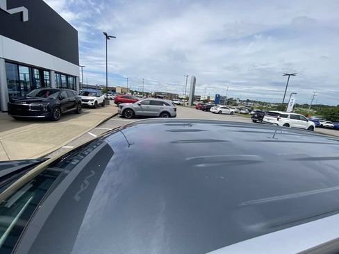 Used 2024 Hyundai Palisade SEL FWD image 3