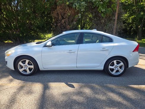 Used 2012 Volvo S60 T5 w/ Climate Pkg FWD image 5