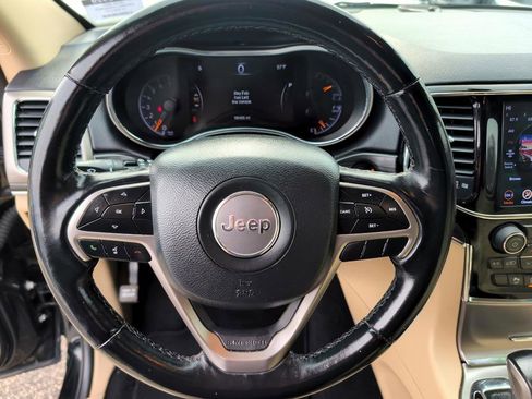 Used 2020 Jeep Grand Cherokee Limited w/ Luxury Group II image 18