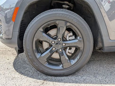 Used 2023 Jeep Grand Cherokee L Laredo image 31