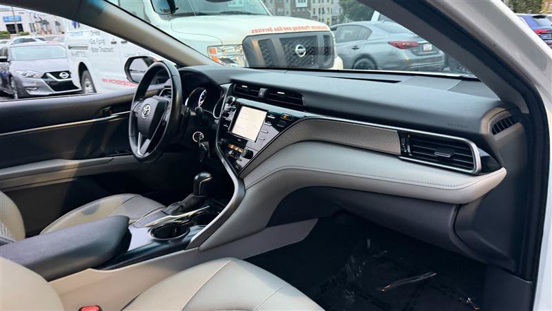 Used 2020 Toyota Camry SE FWD image 7