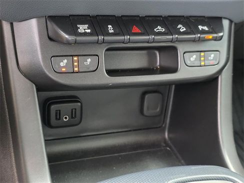 Used 2020 Chevrolet Colorado Z71 w/ Z71 Midnight Edition image 18