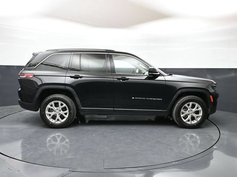 Used 2023 Jeep Grand Cherokee Limited AWD/4WD image 34