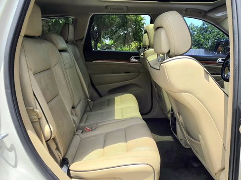 Used 2012 Jeep Grand Cherokee Overland AWD/4WD image 5