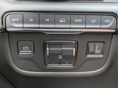 Certified 2024 Cadillac Escalade ESV Premium Luxury Platinum AWD/4WD image 25
