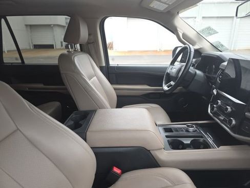 Used 2024 Ford Expedition Max XLT image 11