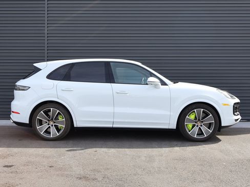 Certified 2023 Porsche Cayenne Turbo S AWD/4WD image 9