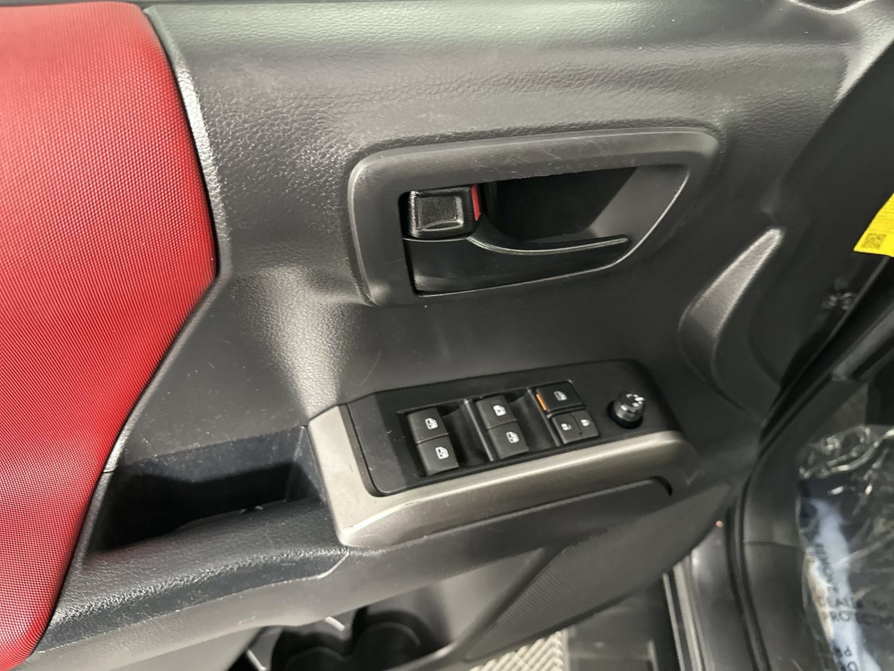 Used 2022 Toyota Tacoma SR5 w/ Technology Package RWD image 5