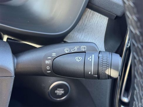 Certified 2025 Volvo XC40 B5 Plus image 22