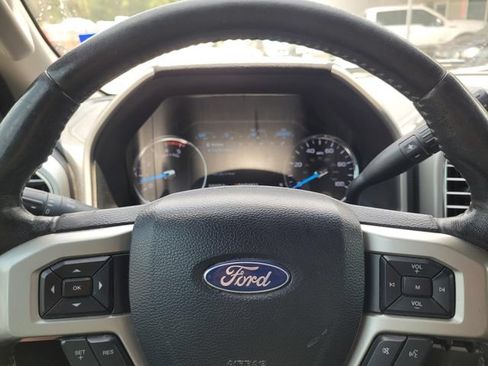 Used 2017 Ford F250 Lariat w/ Lariat Value Package AWD/4WD image 29