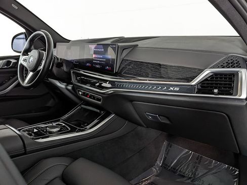 Certified 2024 BMW X5 xDrive40i w/ M Sport Package image 31