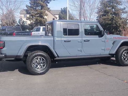 Used 2025 Jeep Gladiator Rubicon w/ Convenience Group image 9