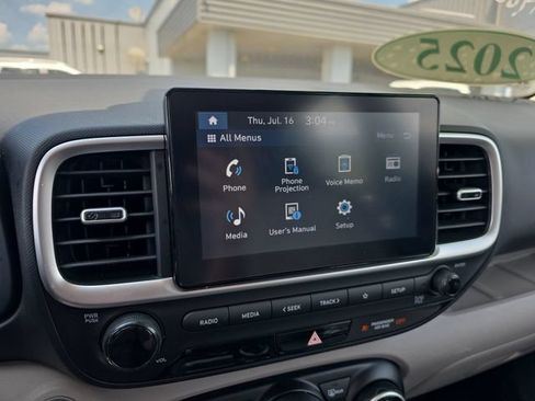 Used 2025 Hyundai Venue SEL FWD image 23