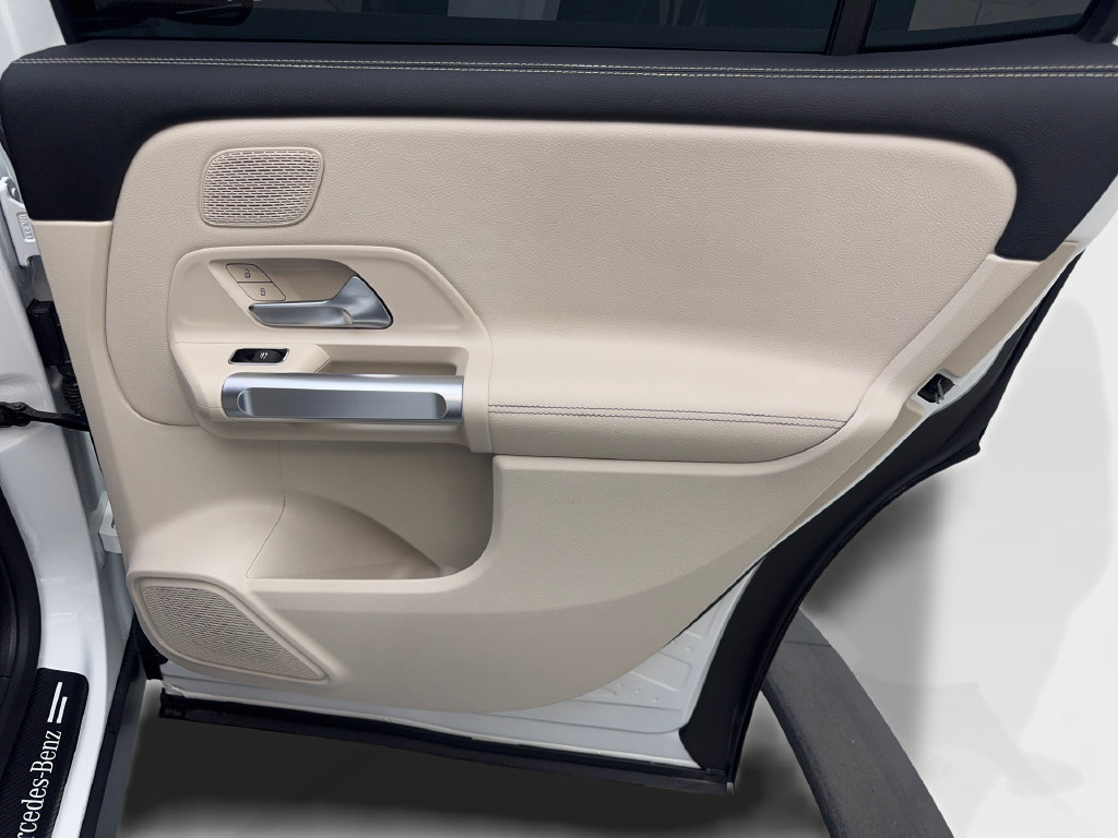 Used 2025 Mercedes-Benz GLB 250 w/ Exclusive Package image 42