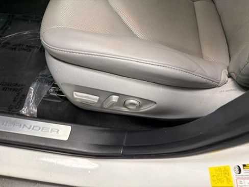 Used 2023 Toyota Highlander Limited AWD/4WD image 18